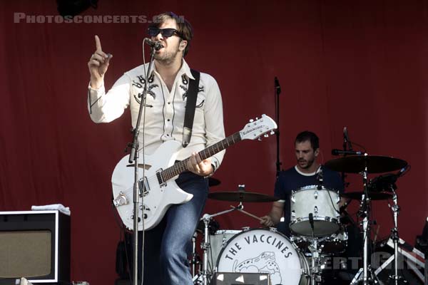 THE VACCINES - 2015-06-27 - PARIS - Hippodrome de Longchamp - Justin Hayward-Young - Peter Gareth Christopher Robertson